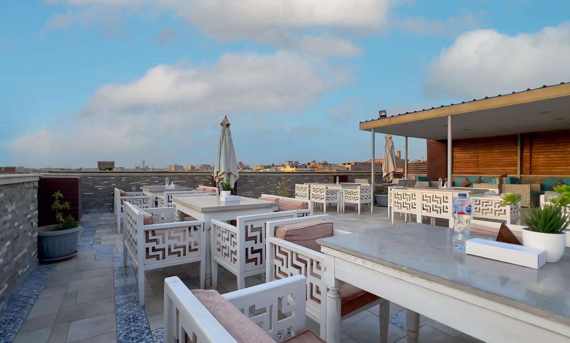 Pyramid Edge Hotel Kafret el-Gabal Eksteriør billede