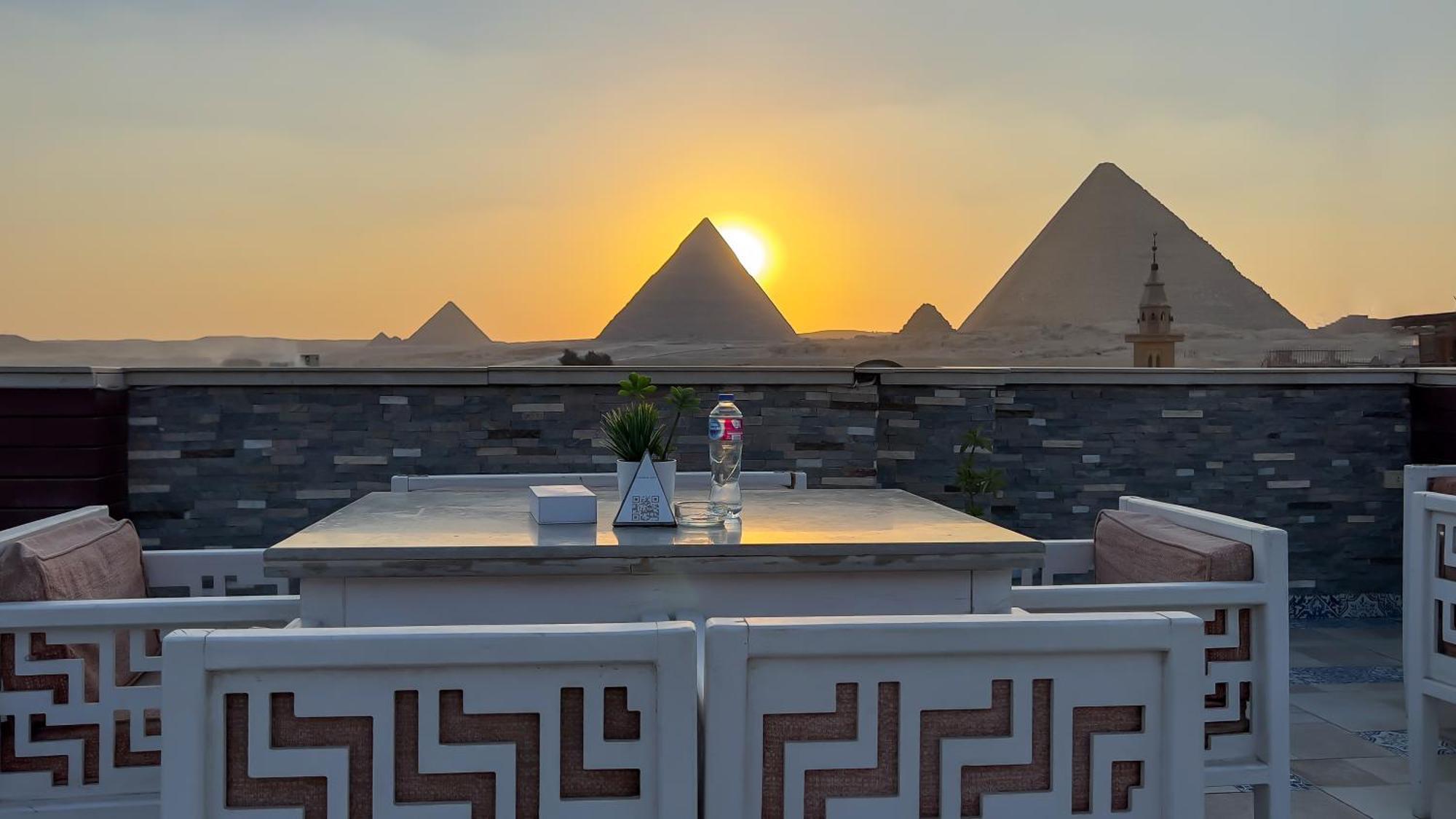 Pyramid Edge Hotel Kafret el-Gabal Eksteriør billede