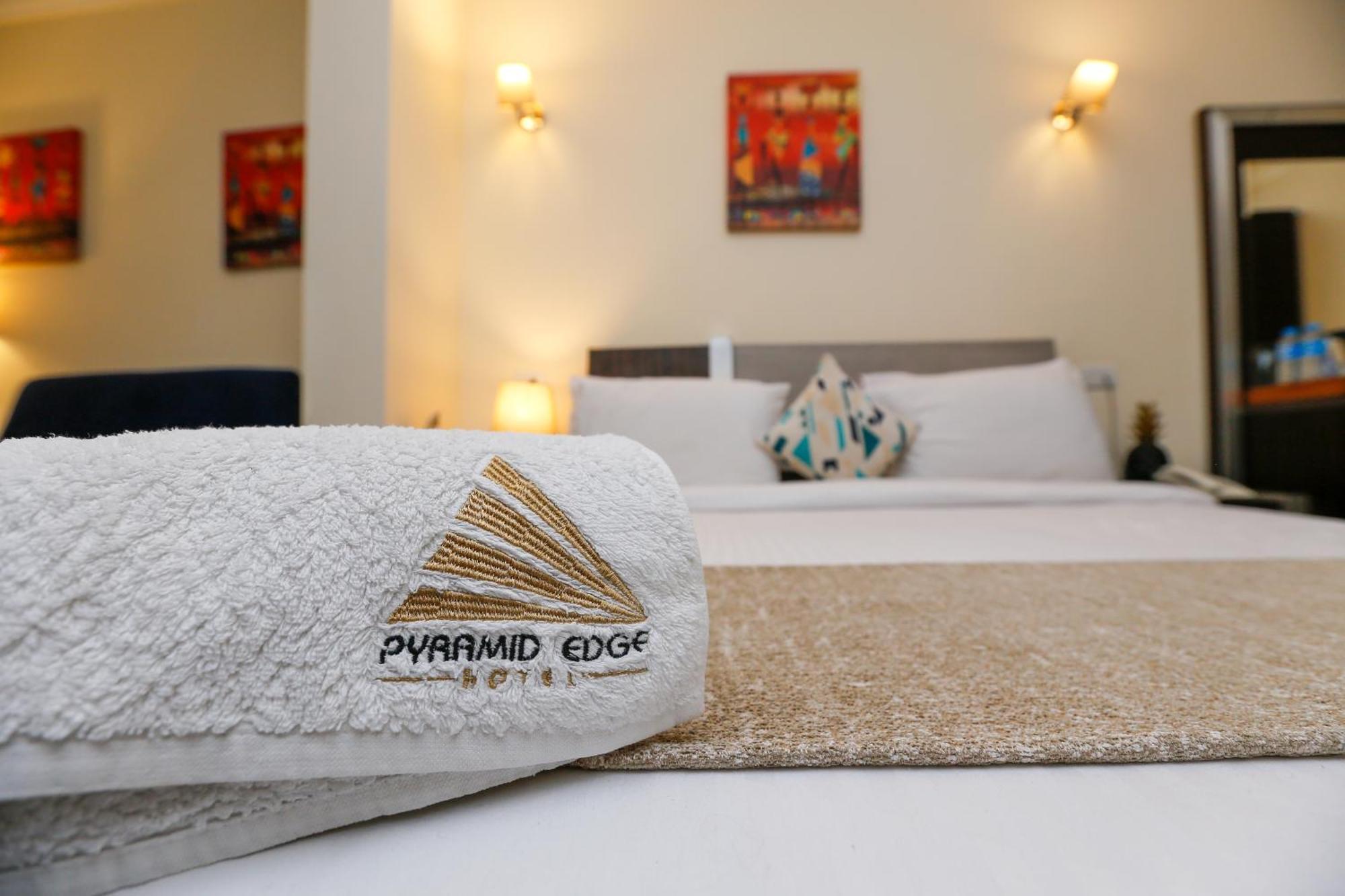 Pyramid Edge Hotel Kafret el-Gabal Eksteriør billede