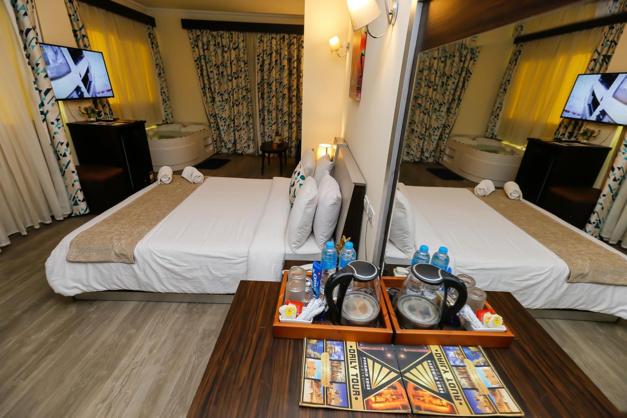 Pyramid Edge Hotel Kafret el-Gabal Eksteriør billede