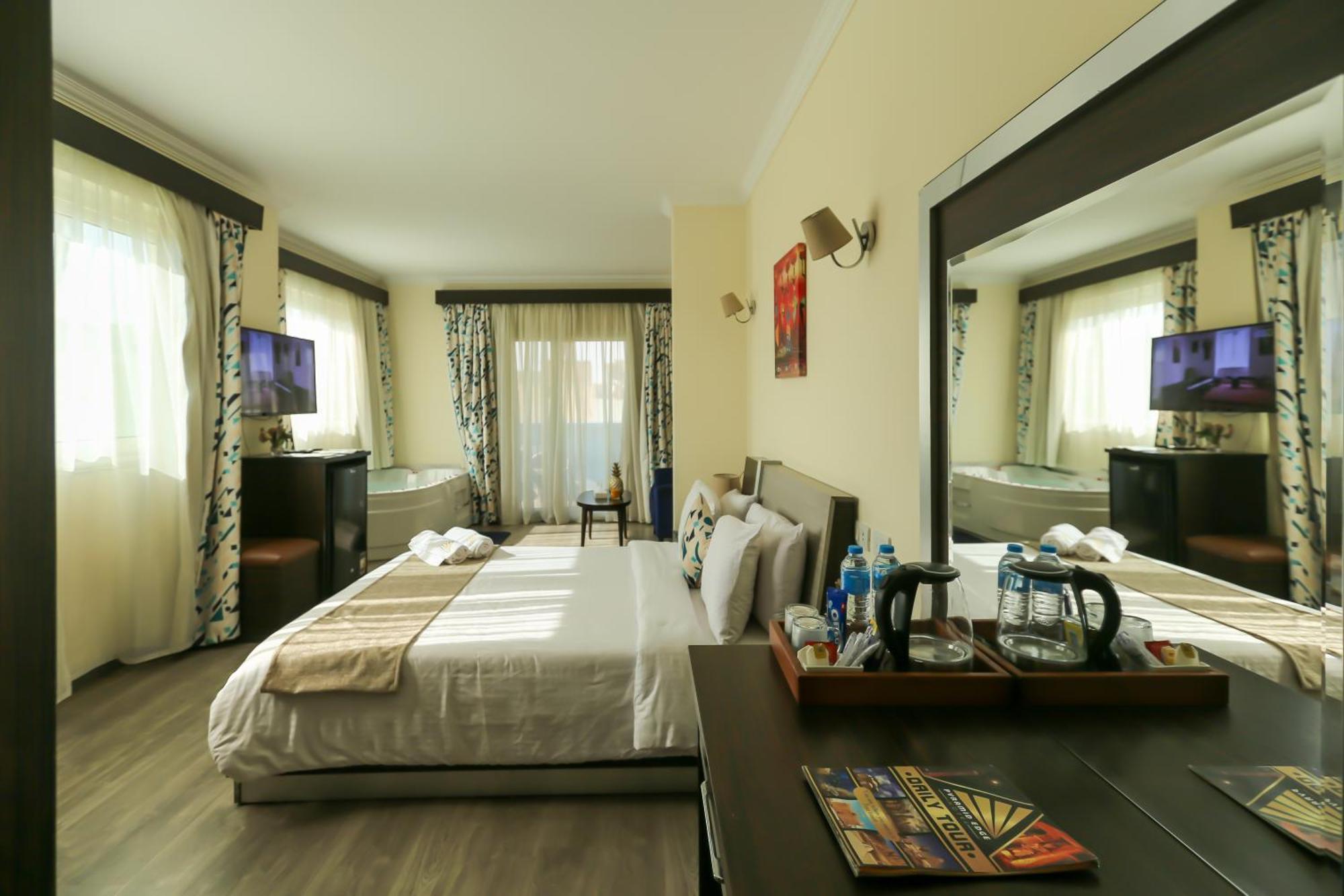 Pyramid Edge Hotel Kafret el-Gabal Eksteriør billede