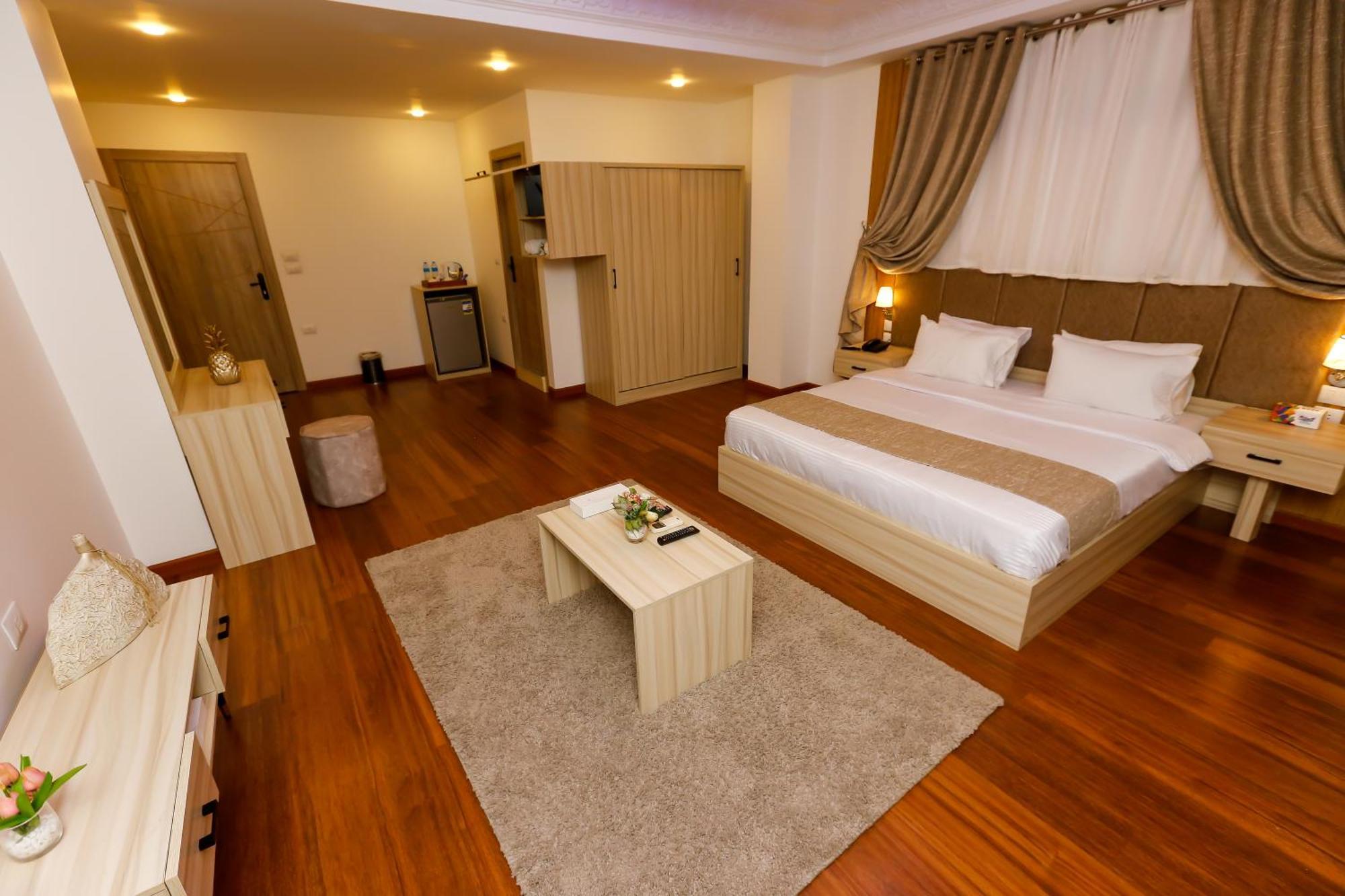 Pyramid Edge Hotel Kafret el-Gabal Eksteriør billede