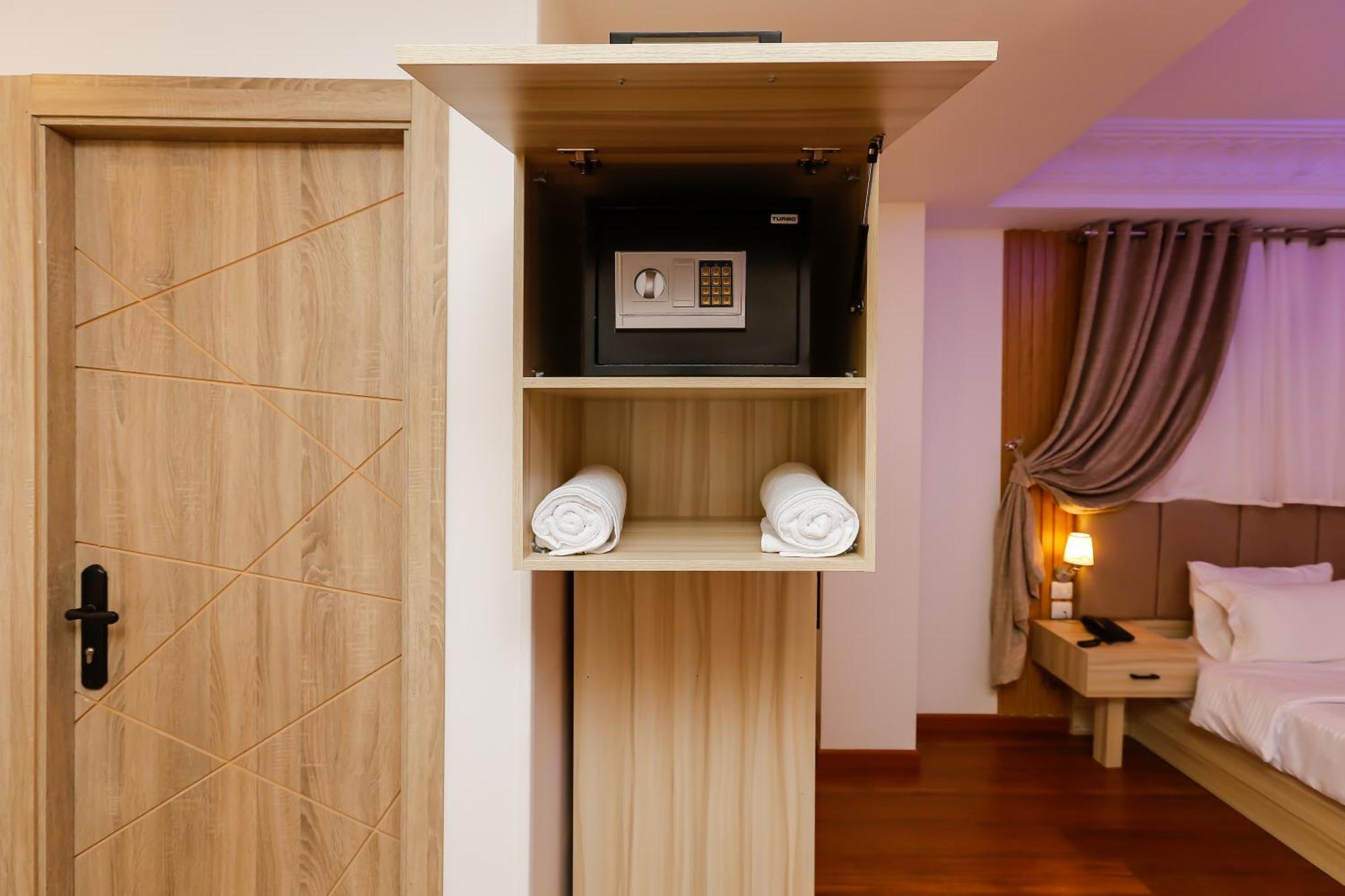 Pyramid Edge Hotel Kafret el-Gabal Eksteriør billede