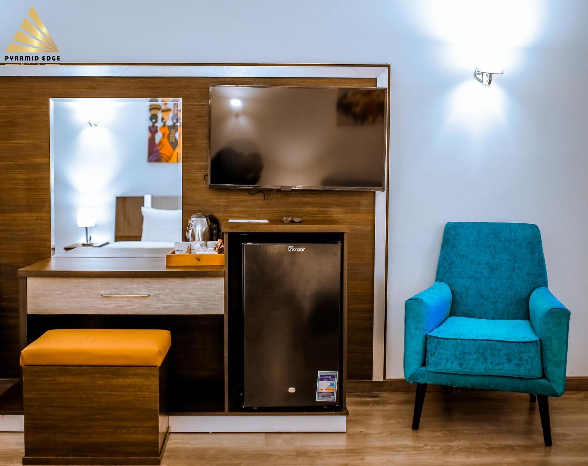 Pyramid Edge Hotel Kafret el-Gabal Eksteriør billede