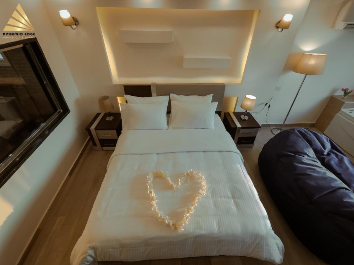 Pyramid Edge Hotel Kafret el-Gabal Eksteriør billede