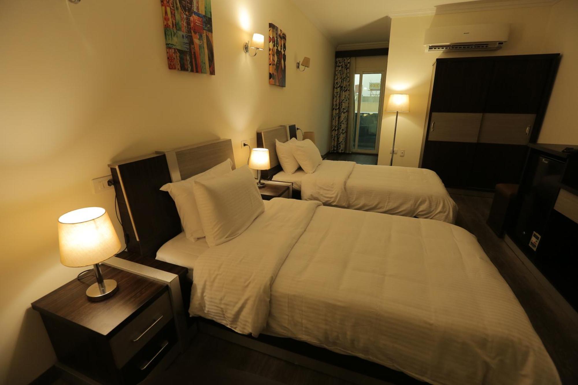 Pyramid Edge Hotel Kafret el-Gabal Eksteriør billede