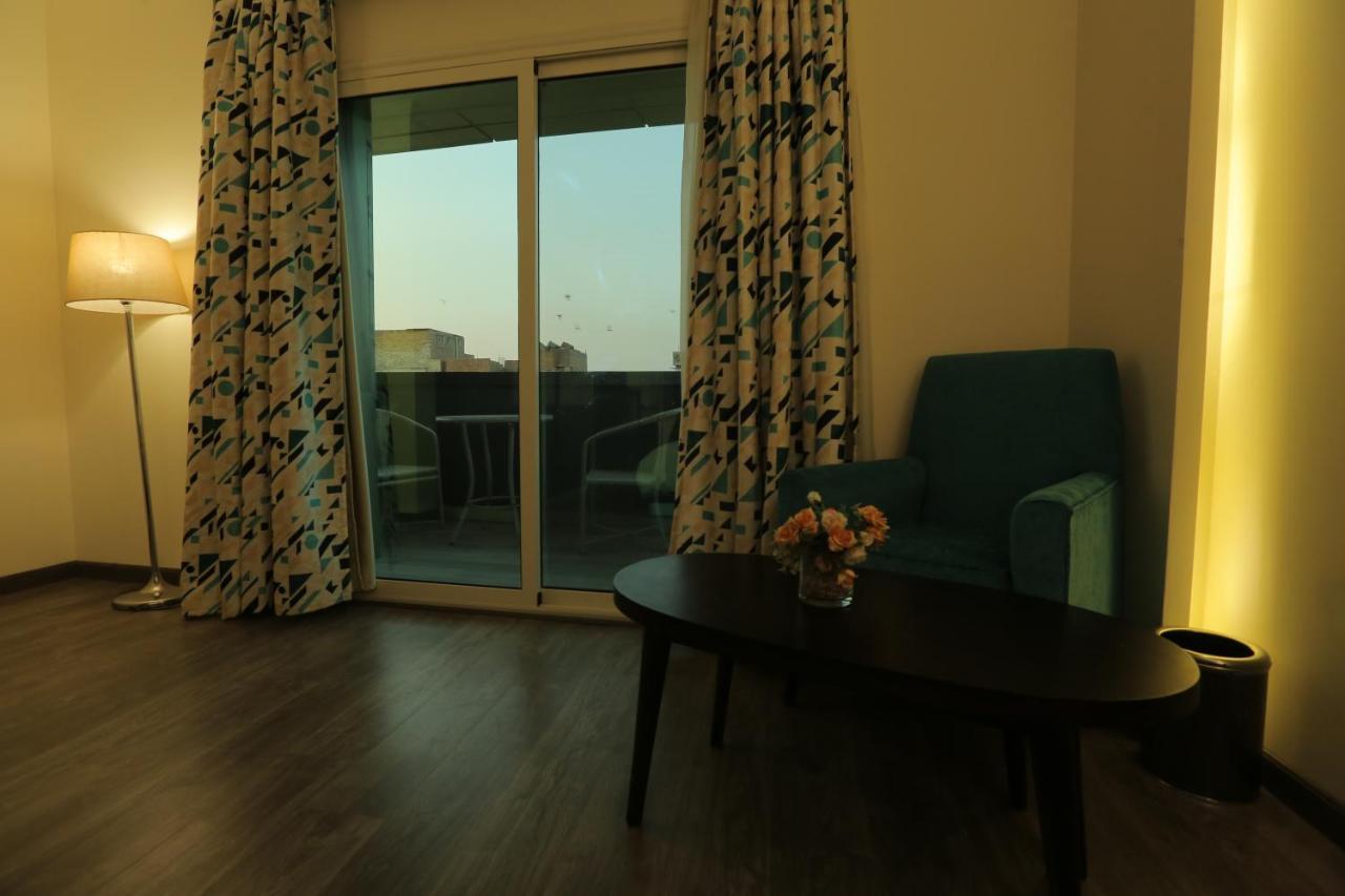 Pyramid Edge Hotel Kafret el-Gabal Eksteriør billede